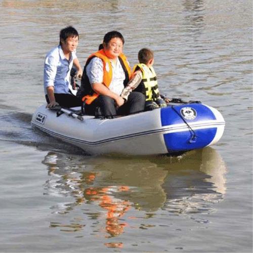 重庆景区游玩漂流船